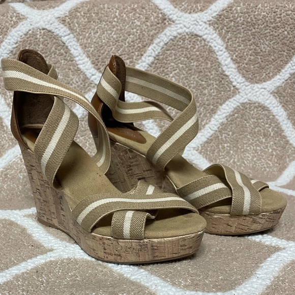 Tan Strap Wedges - Picture 2 of 15